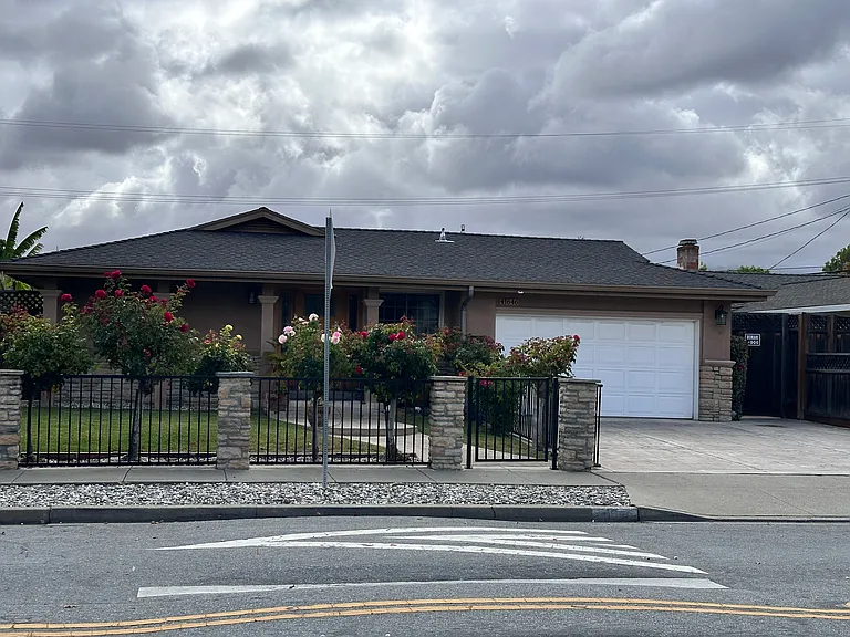 41646 Sherwood St — Photo 1
