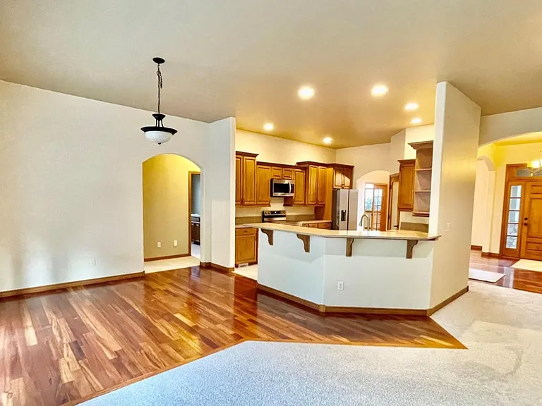 5805 Englewood Ave — Photo 12