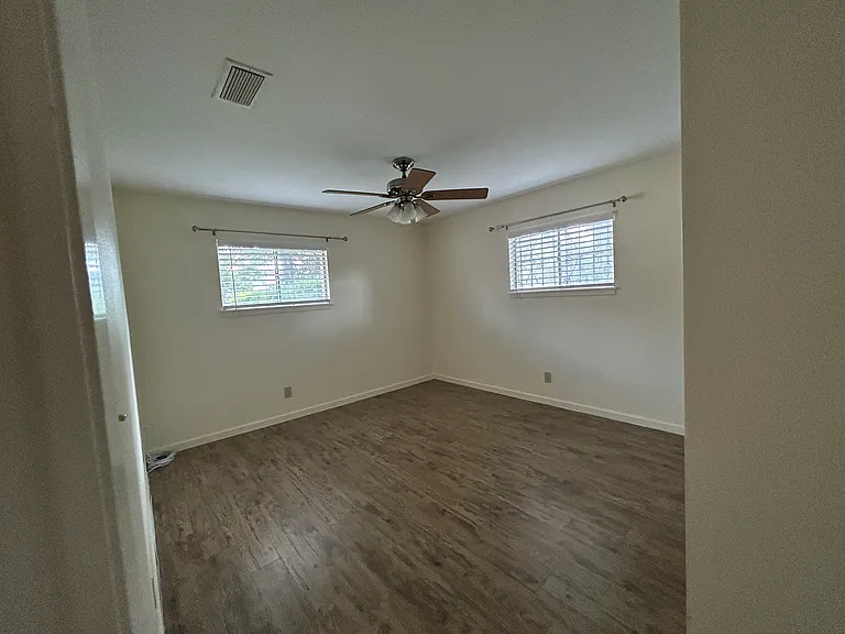 17 Ebony Ave — Photo 10