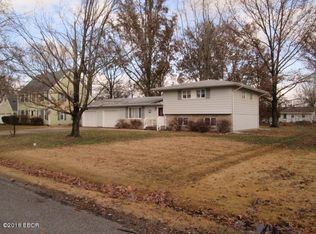 16 Oak Park Dr W, Centralia, IL