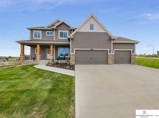 7318 N 164th St, Bennington, NE 68007