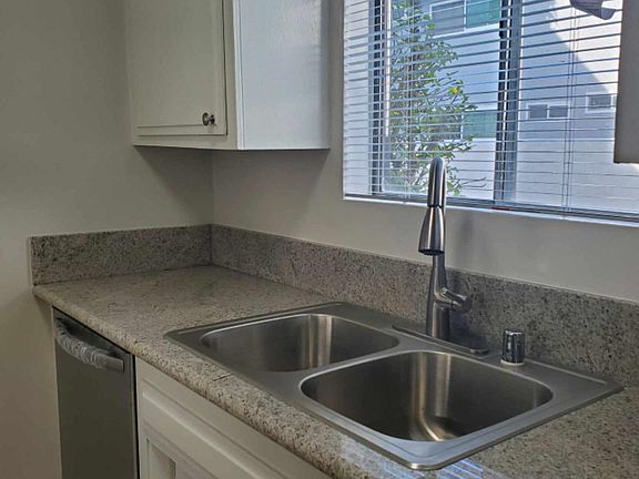 3rd image of 11922 Kling St #106