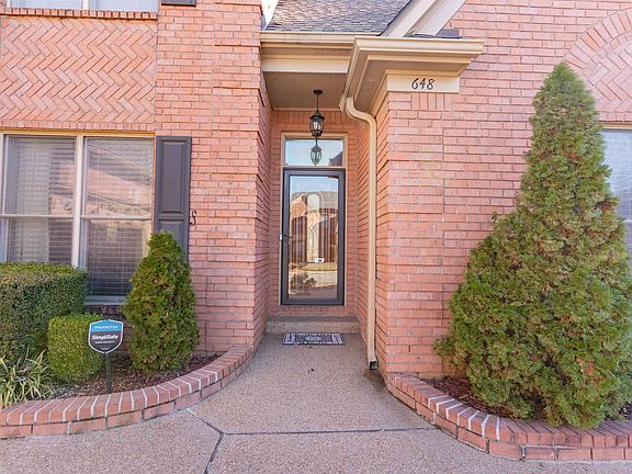 2nd image of 648 Warwick Oaks Ln W