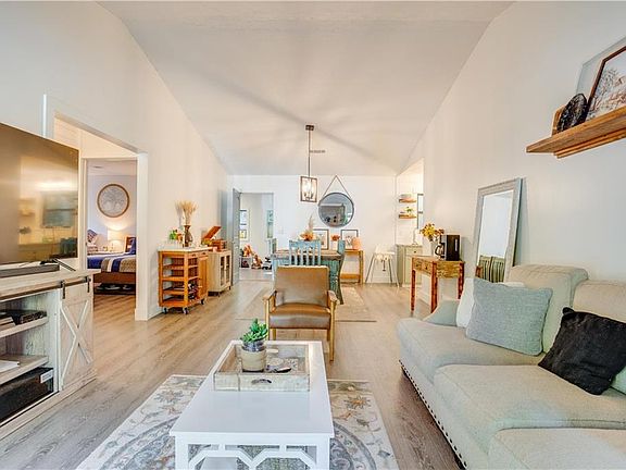 5th image of 1356 Williamsburg Ln