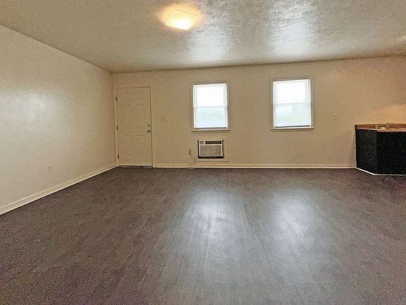 3rd image of 705 Sizemore Dr #4