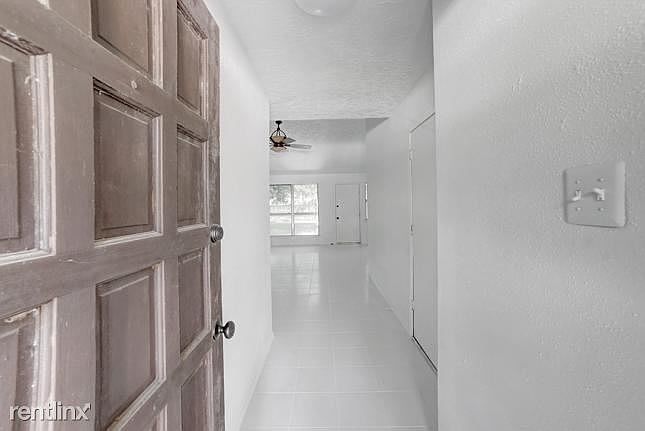 1st image of 123R Wood Hollow Dr