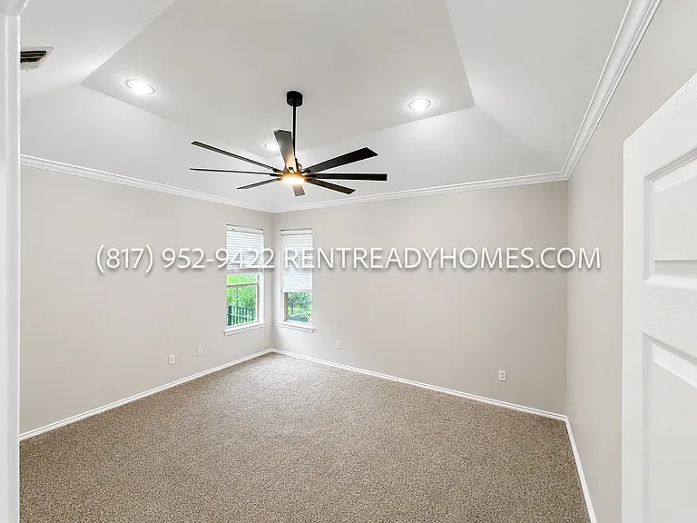 4901 Lakeside Dr — Photo 9