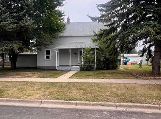 1117 7th St SW, Minot, ND 58701