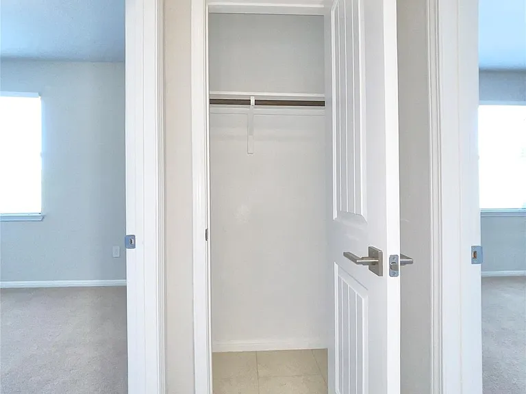 363 Eagle Brook Ln — Photo 18
