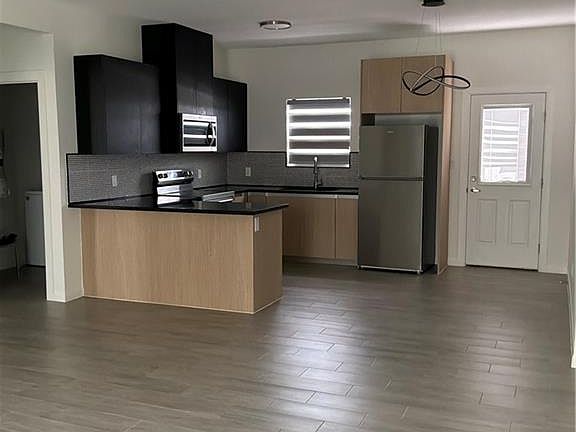 3rd image of 3808 Ventura Ave #2