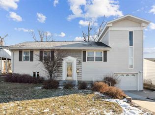 1119 Cheyenne Rd NW, Cedar Rapids, IA 52405