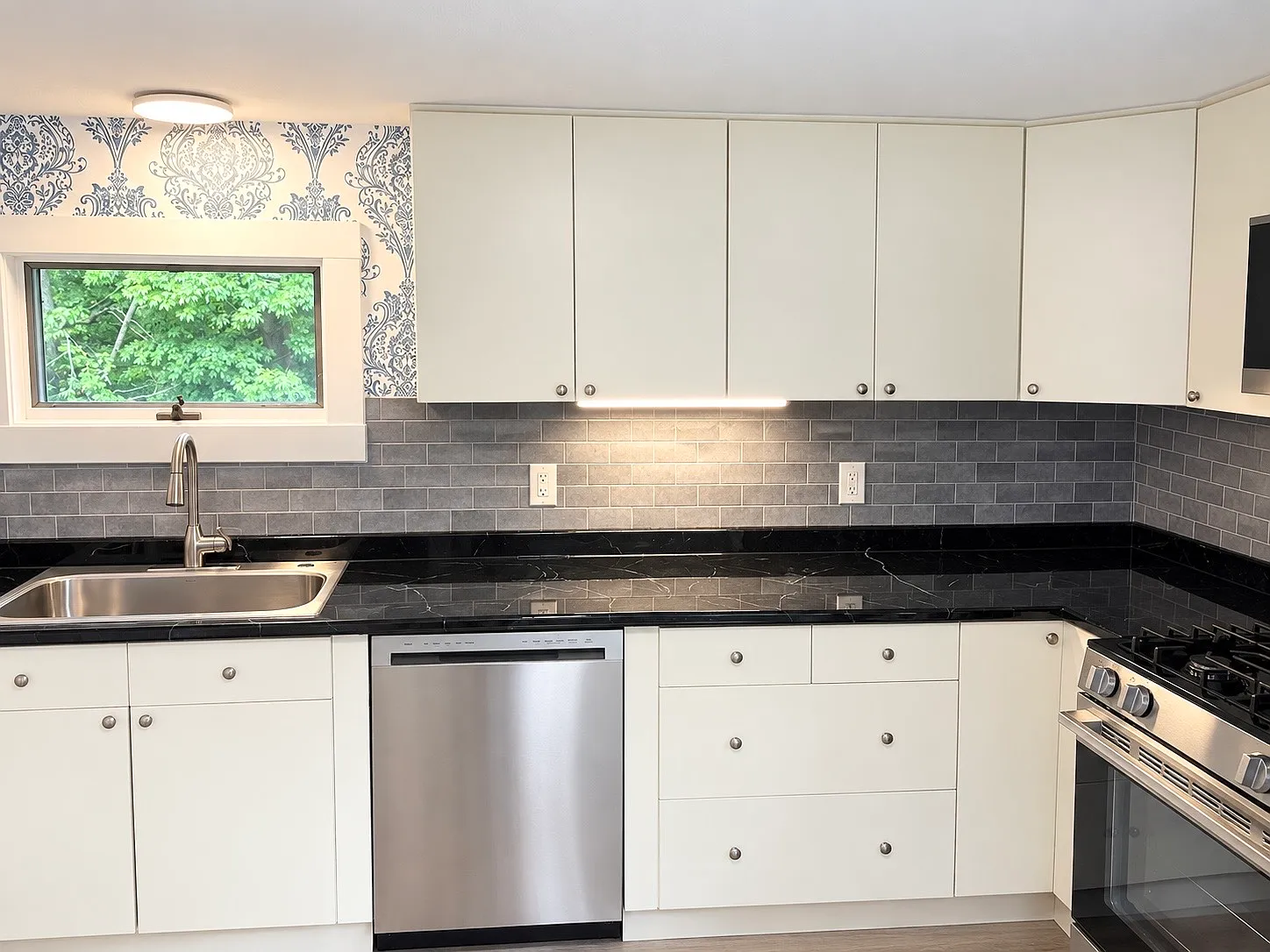 1 bed, 800 sqft, $2,299 — Photo 4
