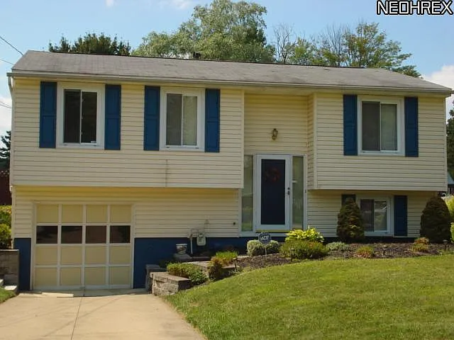 2569 Lawnshire Dr photo 1