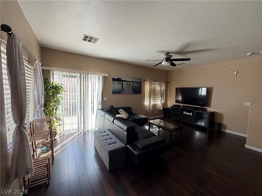 3 bed, 2.5 bath, 1562 sqft, $1,890 — Photo 2