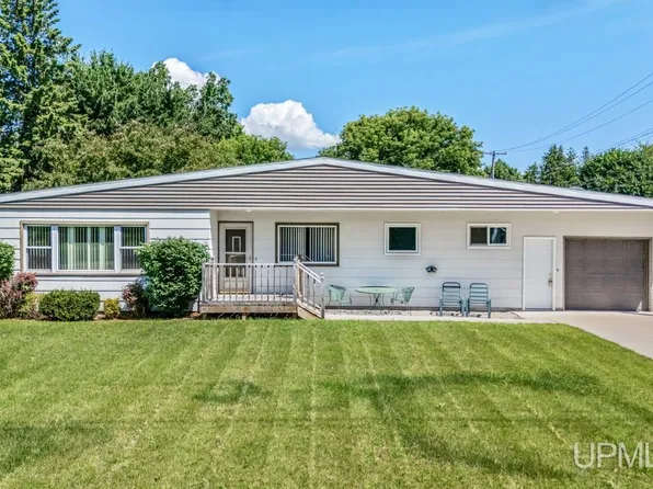 1914 10th Ave S, Escanaba, MI 49829