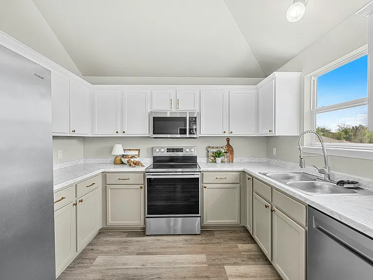 2207 Stoneham — Photo 5