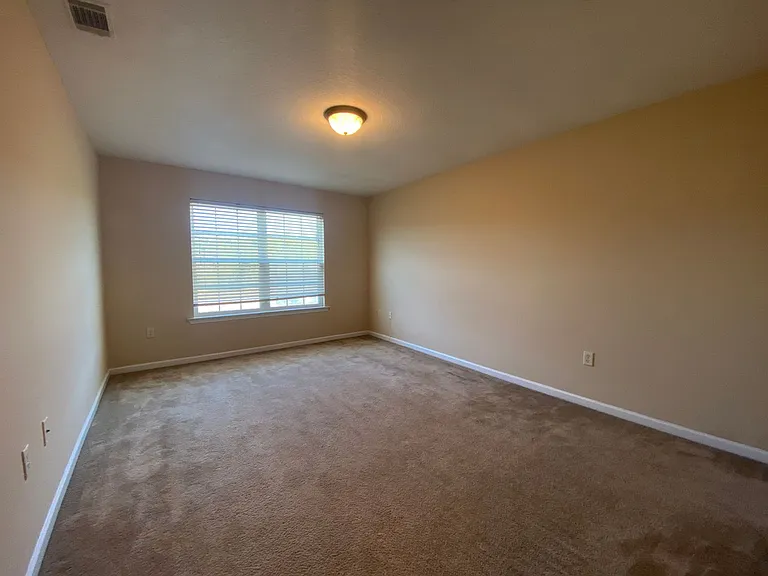 401 Barry McCaffrey L1 Maybank Vlg — Photo 18