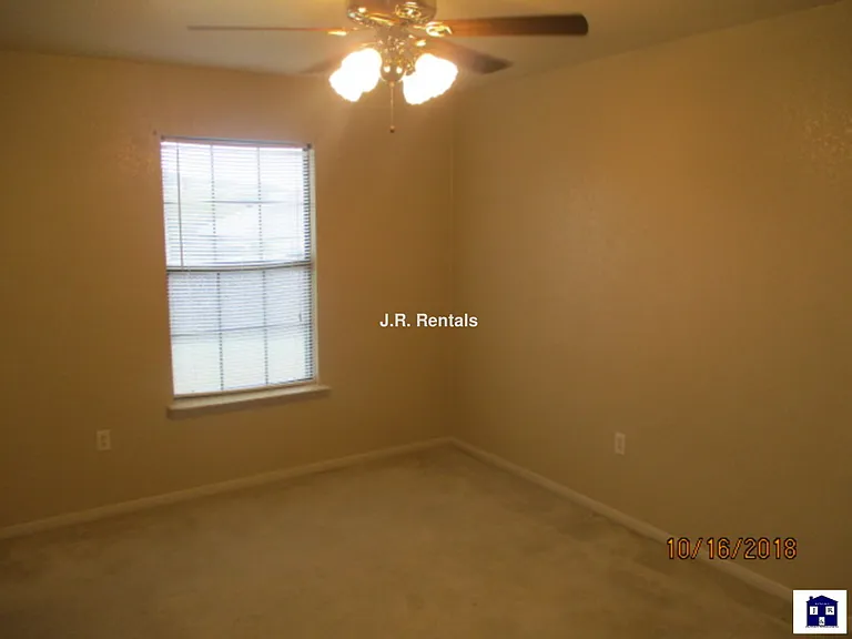 1506 Creek St — Photo 63