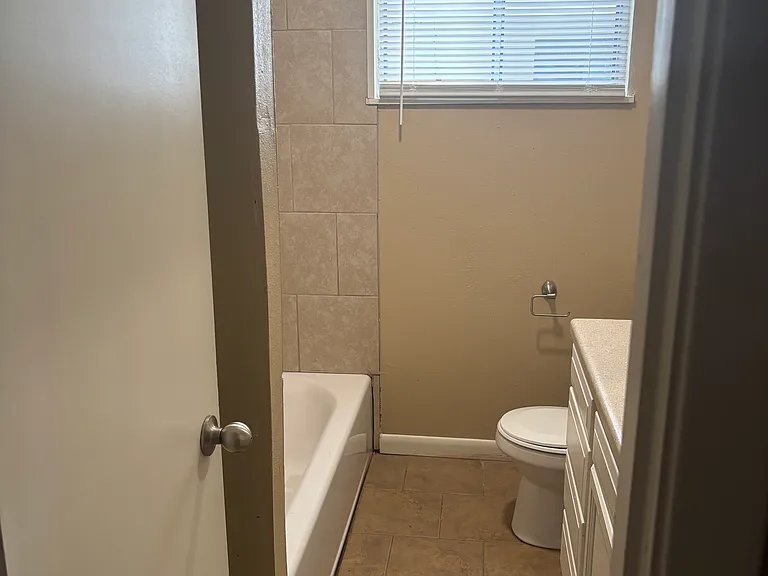 1511 Anita St — Photo 9