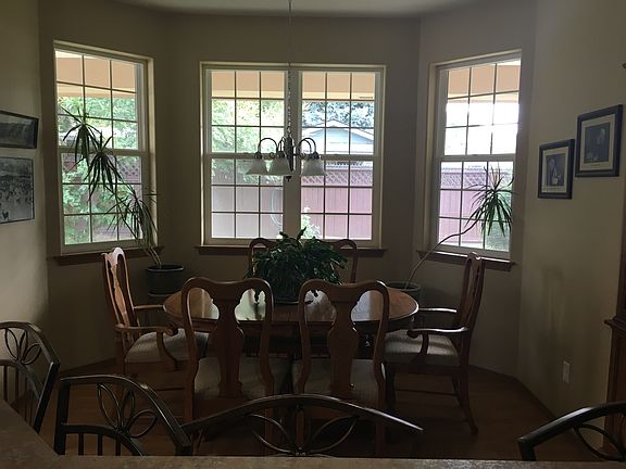 Dining Area / Eating Bar