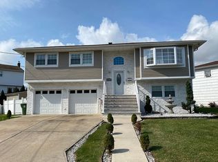 701 Gornik Dr, Perth Amboy, NJ 08861