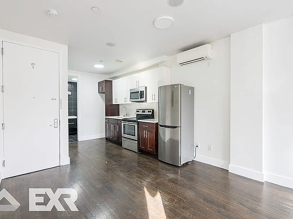 3rd image of 55 Stanhope St #A