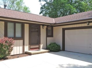 7992 Wallings Rd, North Royalton, OH