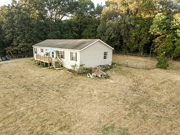 2nd image of 290 Lake Dr