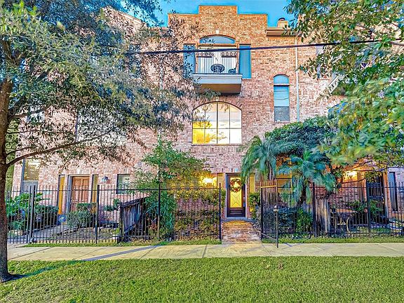 WELCOME TO 2721 La Branch Houston,TX 77004 Brownstones at Midtown