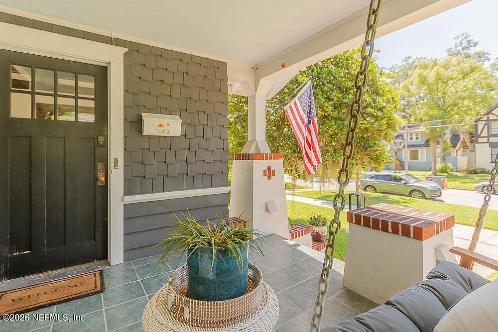 3 bed, 2.0 bath, 1908 sqft, $3,900 — Photo 2