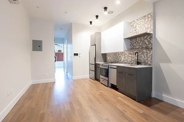 Rented by Space Link Realty | media 5