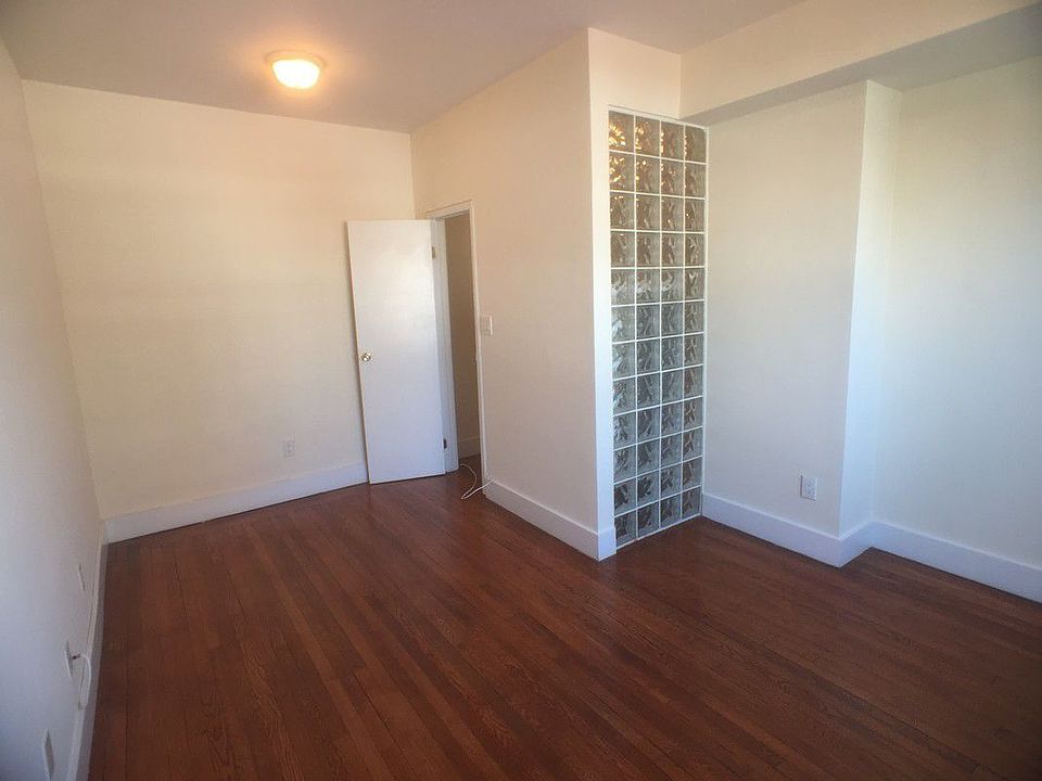 2nd image of 11 Waverly Pl #12K