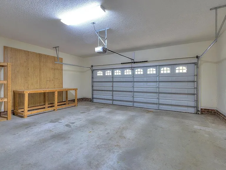 3225 Mayflower Ln — Photo 38