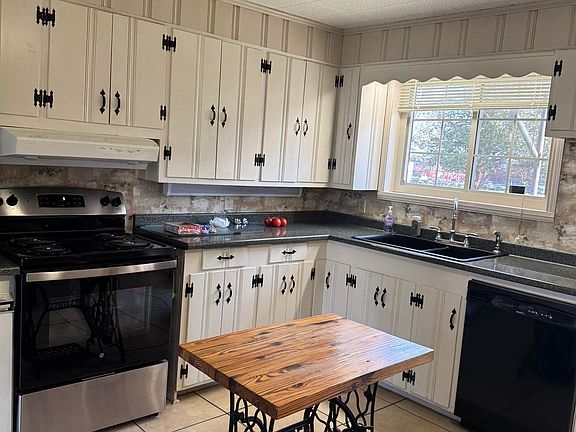 5th image of 323 Martin Dr W