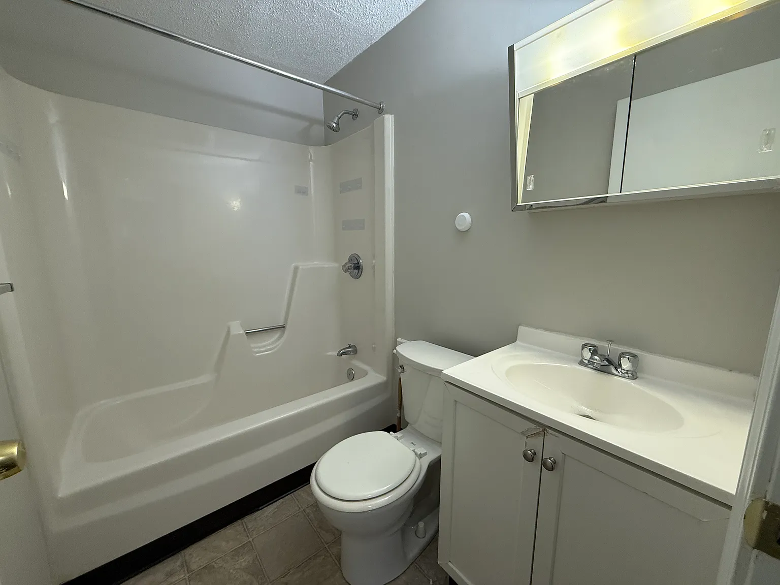 2 bed, 785 sqft, $2,300 — Photo 4