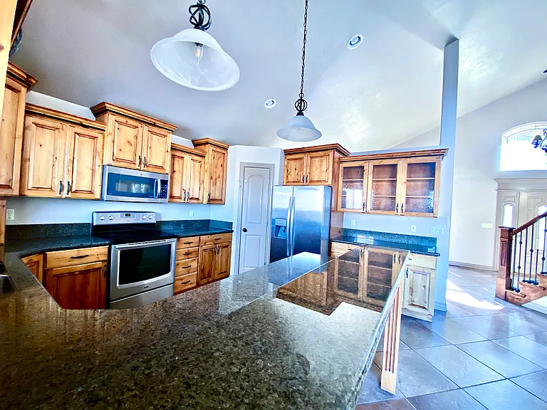 2410 E View Dr — Photo 9