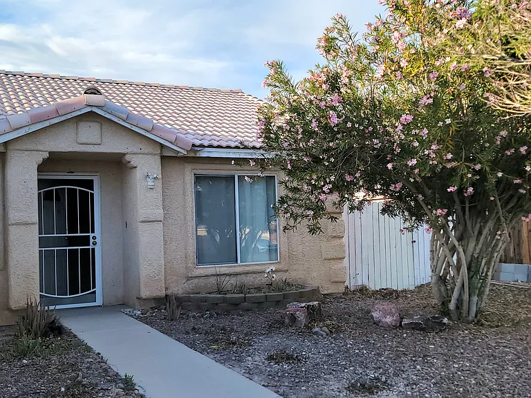 4018 Dripping Springs Ave — Photo 2