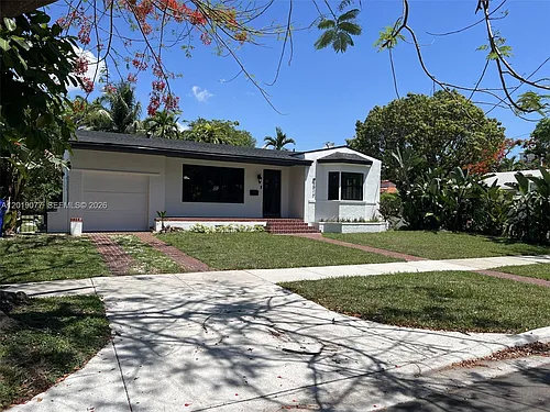 2910 SW 2nd Ave Photo 1