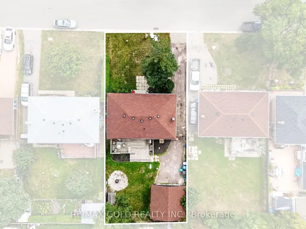 12 Alexandria Cres, Brampton, ON L6T 1N3