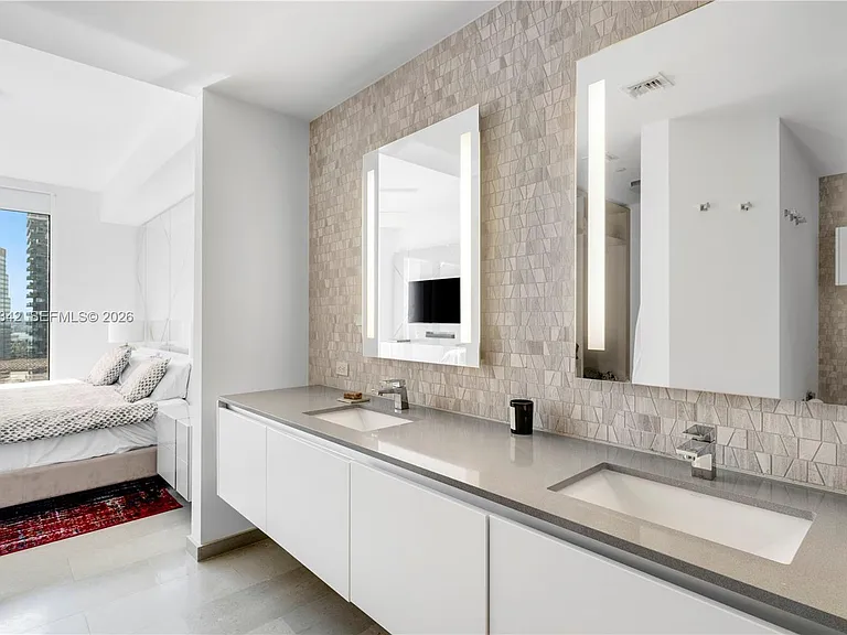 88 SW 7th St #2105 — Photo 11