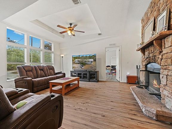 5th image of 137 Franklin Ave