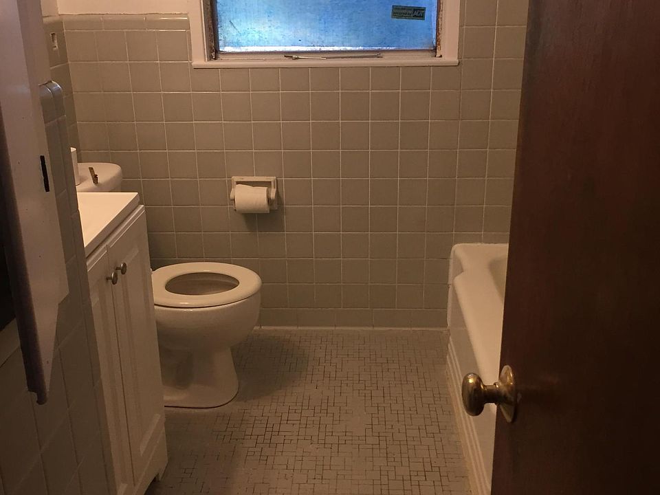 2nd image of 1551 W Chimes St