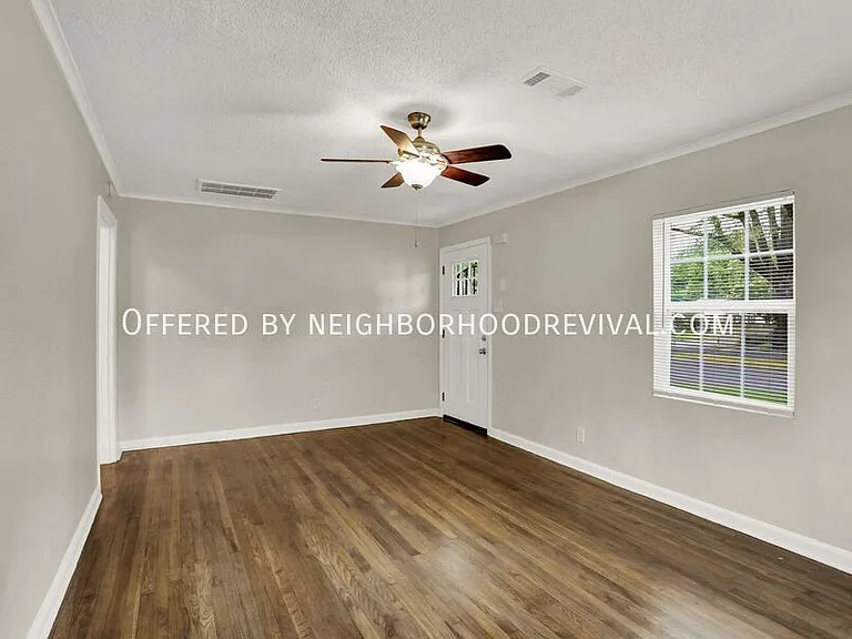 948 E Kelley Cir — Photo 3