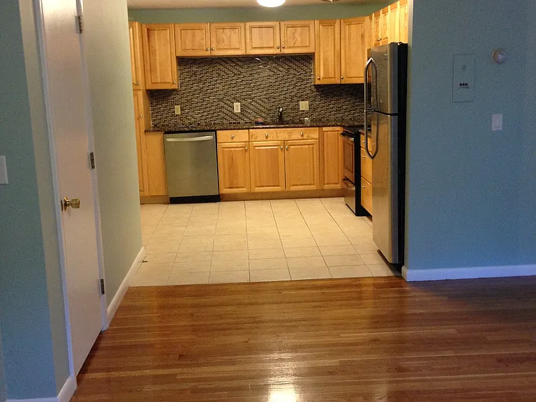205 Kent St #18 — Photo 4