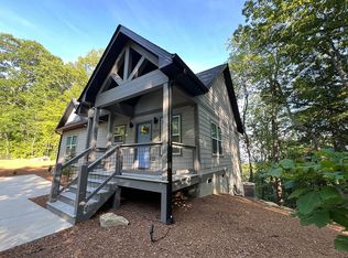 1474 Locust Grove Rd, Hendersonville, NC 28792