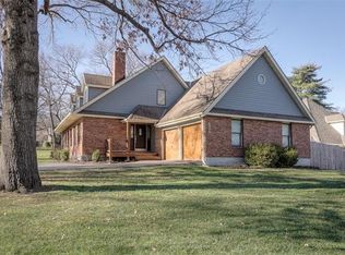 6846 Roe Ave, Prairie Village, KS 66208