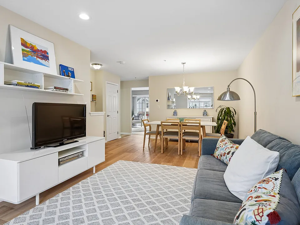 55 Greenbrook Dr