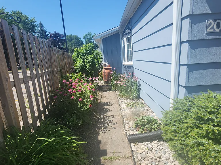 206 Caradoc St S — Photo 18