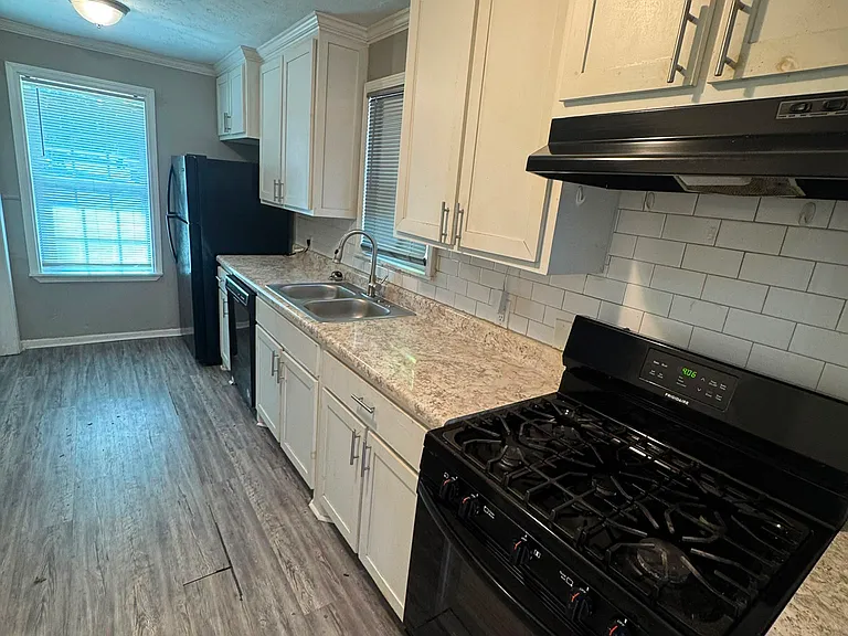 901 S Harrison St — Photo 3