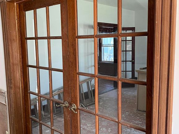 5th image of 130 Kreischer St